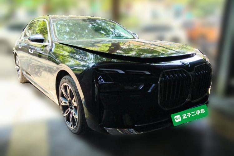Used BMW 7 Series 2023 735Li Luxury Package Front Right 45 Deg