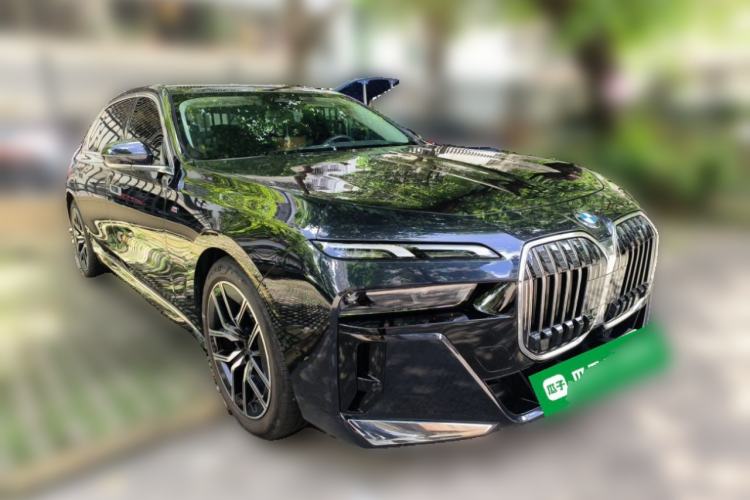 Used BMW 7 Series 2023 735Li M Sport Package Front Right 45 Deg