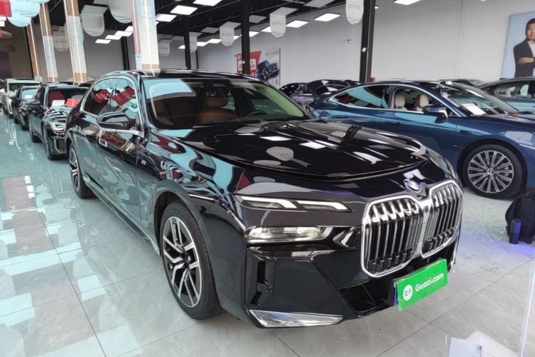 Used BMW 7 Series 2023 735Li M Sport Package Front Right 45 Deg