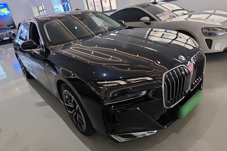 Used BMW 7 Series 2023 735Li M Sport Package Front Right 45 Deg