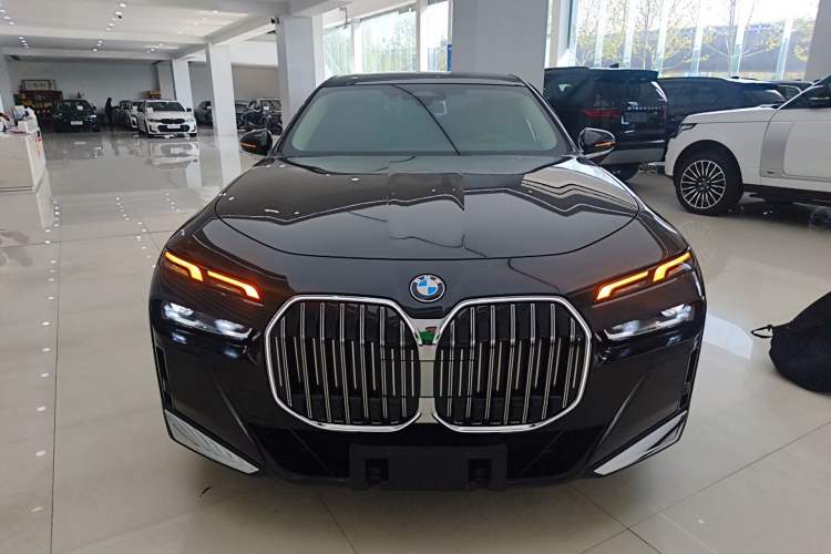 Used BMW 7 Series 2023 735Li M Sport Package Front
