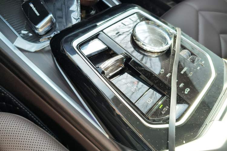 Used BMW 7 Series 2023 735Li M Sport Package Gear Lever