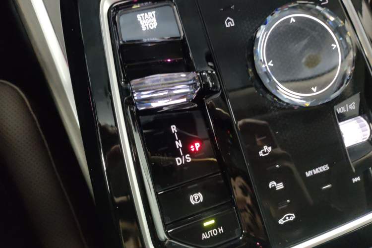 Used BMW 7 Series 2023 740Li Leading Model M Sport Package Gear Lever
