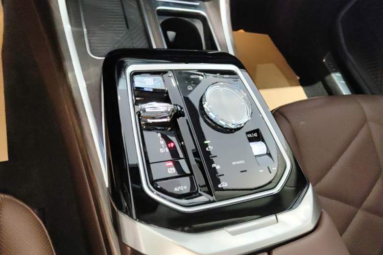 Used BMW 7 Series 2023 735Li M Sport Package Gear Lever