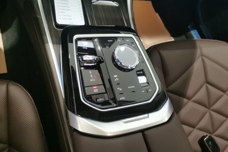 Used BMW 7 Series 2023 735Li M Sport Package Gear Lever