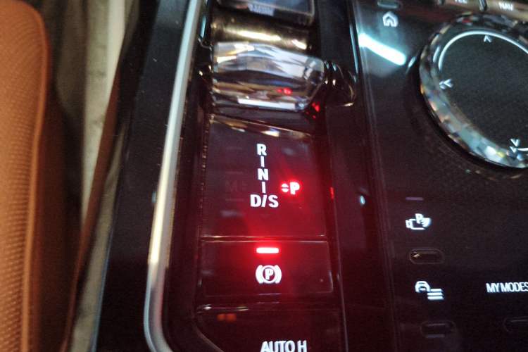 Used BMW 7 Series 2023 740Li Luxury Edition with Premium Package Gear Lever