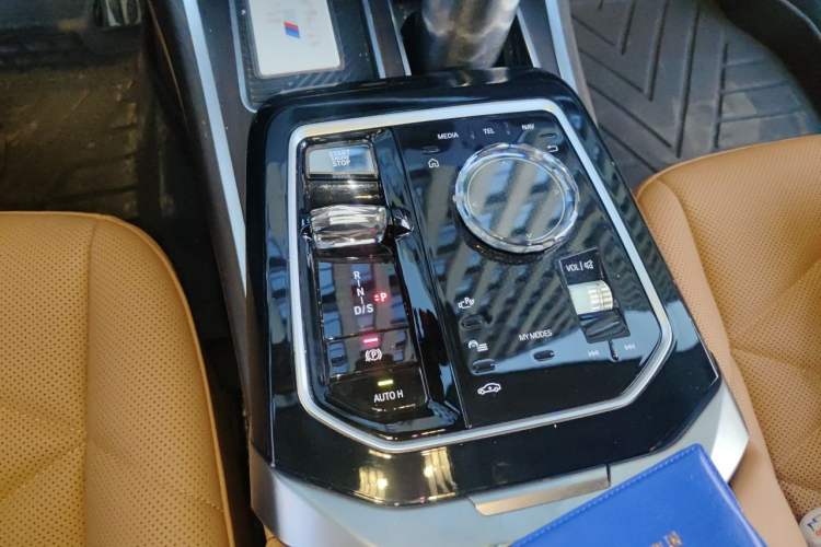 Used BMW 7 Series 2023 735Li M Sport Package Gear Lever