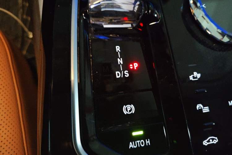 Used BMW 7 Series 2023 735Li M Sport Package Gear Lever