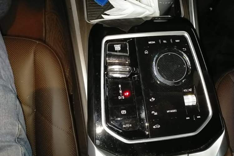 Used BMW 7 Series 2023 735Li M Sport Package Gear Lever