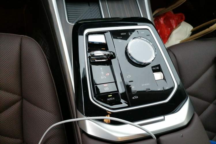 Used BMW 7 Series 2023 735Li Luxury Package Gear Lever
