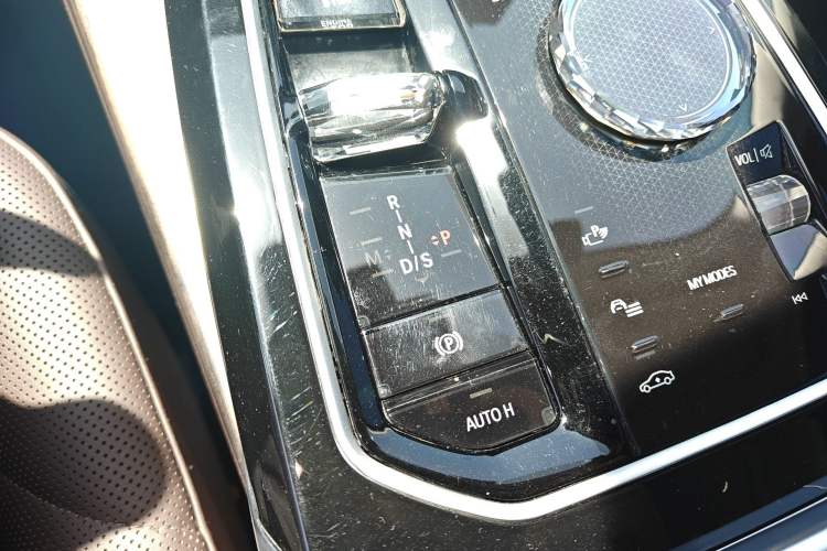 Used BMW 7 Series 2023 735Li M Sport Package Gear Lever