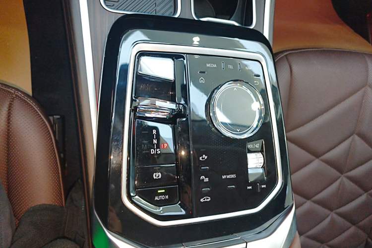 Used BMW 7 Series 2023 735Li M Sport Package Gear Lever