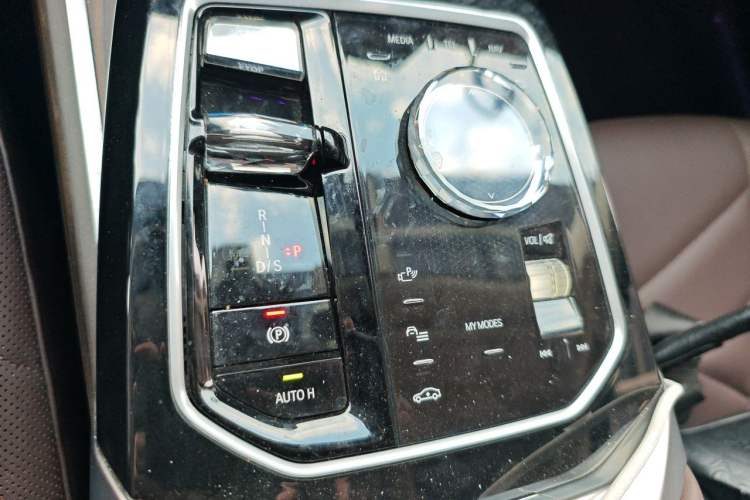 Used BMW 7 Series 2023 735Li M Sport Package Gear Lever