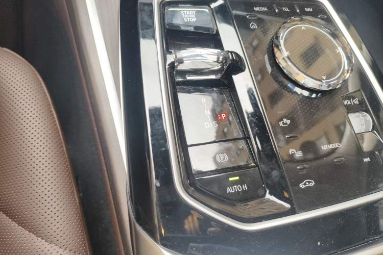 Used BMW 7 Series 2023 735Li Luxury Package Gear Lever