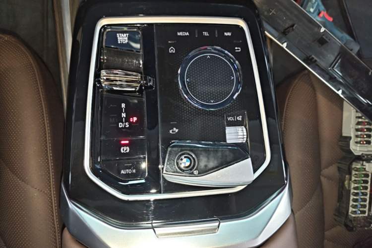 Used BMW 7 Series 2023 735Li M Sport Package Gear Lever