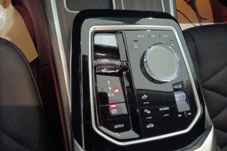 Used BMW 7 Series 2023 735Li M Sport Package Gear Lever