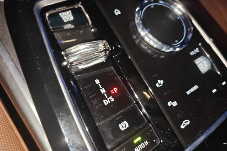 Used BMW 7 Series 2023 Restyled 740Li Luxury Edition M Sport Package Gear Lever