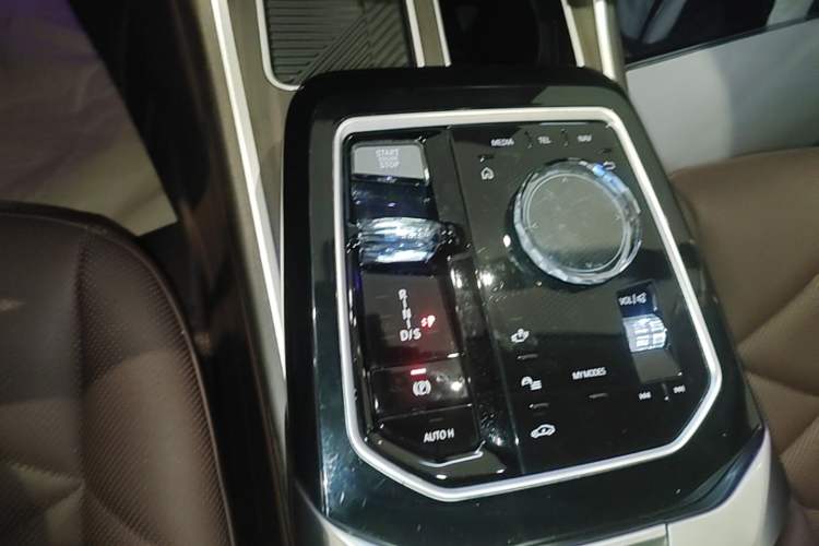 Used BMW 7 Series 2023 735Li Luxury Package Gear Lever