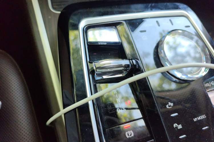 Used BMW 7 Series 2023 735Li Luxury Package Gear Lever