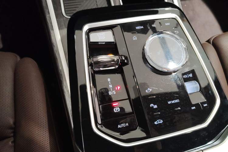 Used BMW 7 Series 2023 740Li Luxury Edition with Premium Package Gear Lever