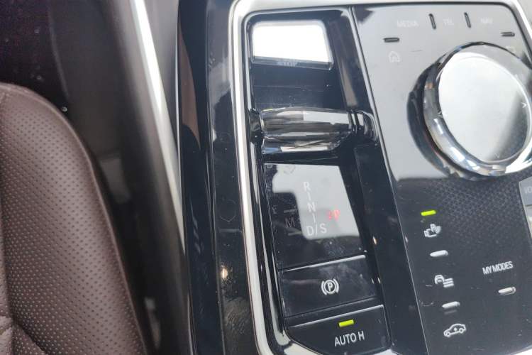 Used BMW 7 Series 2023 735Li M Sport Package Gear Lever
