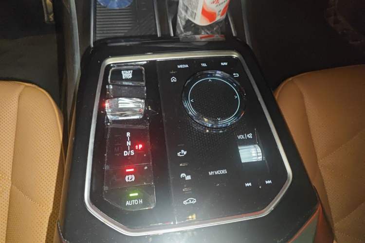 Used BMW 7 Series 2023 735Li M Sport Package Gear Lever