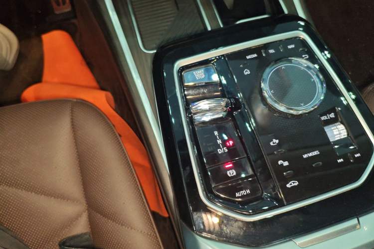 Used BMW 7 Series 2023 735Li M Sport Package Gear Lever