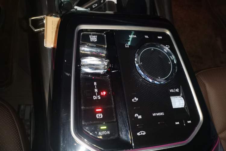 Used BMW 7 Series 2023 735Li Luxury Package Gear Lever