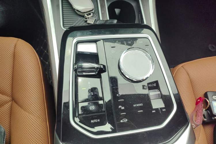 Used BMW 7 Series 2023 735Li M Sport Package Gear Lever