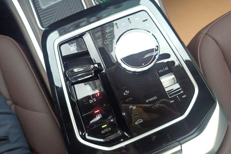 Used BMW 7 Series 2023 735Li M Sport Package Gear Lever