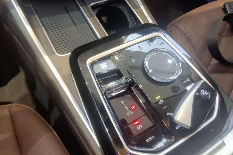 Used BMW 7 Series 2023 735Li Luxury Package Gear Lever