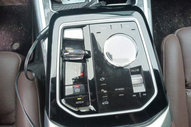 Used BMW 7 Series 2023 740Li Luxury Edition M Sport Package Gear Lever