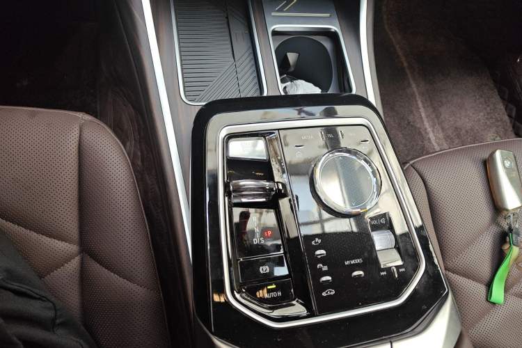 Used BMW 7 Series 2023 735Li Luxury Package Gear Lever