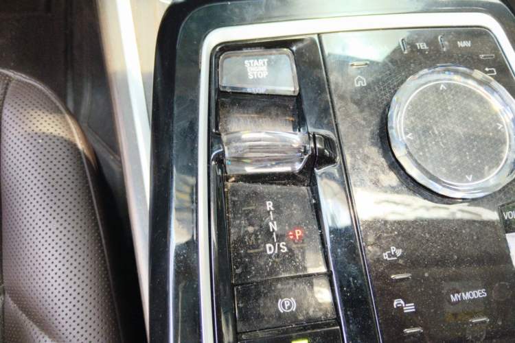 Used BMW 7 Series 2023 735Li Luxury Package Gear Lever