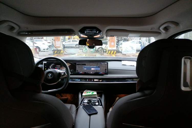 Used BMW 7 Series 2023 735Li Luxury Package Headliner