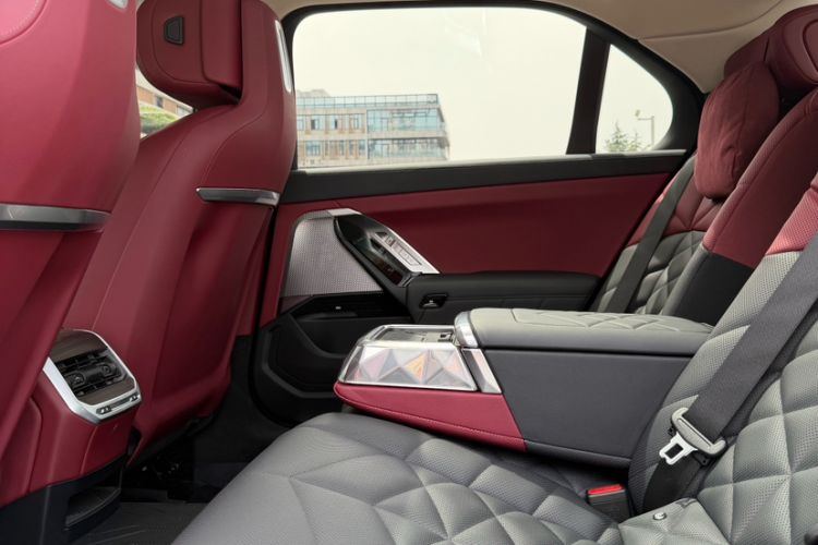 Used BMW 7 Series 2023 735Li M Sport Package Interior 1