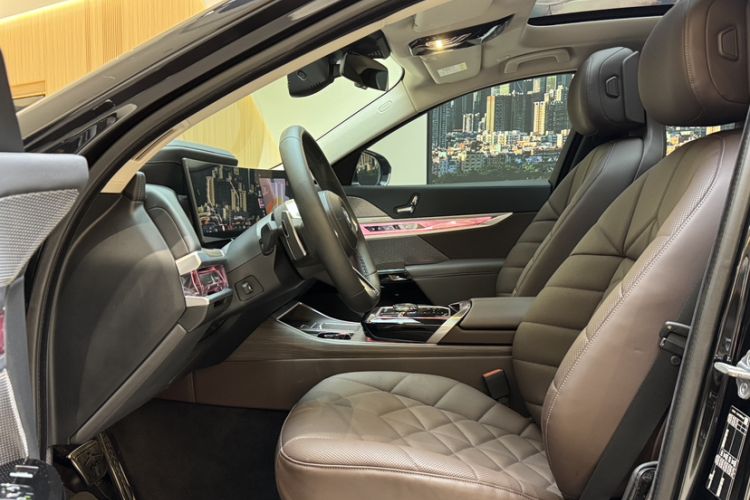 Used BMW 7 Series 2023 735Li M Sport Package Interior 10