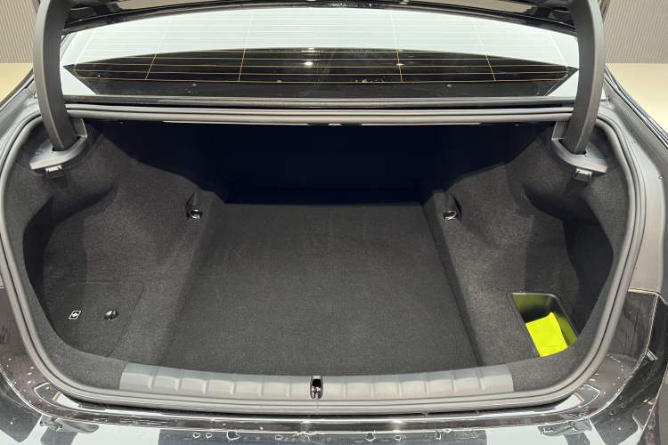 Used BMW 7 Series 2023 740Li Leading Edition Luxury Package Interior 10