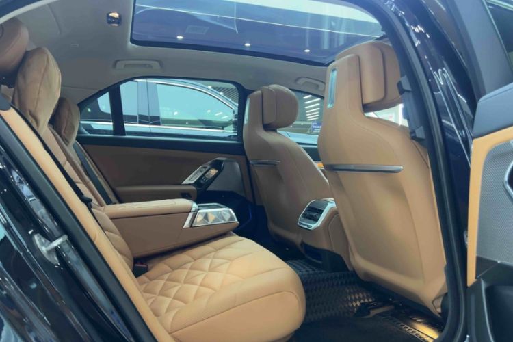 Used BMW 7 Series 2023 735Li M Sport Package Interior 11