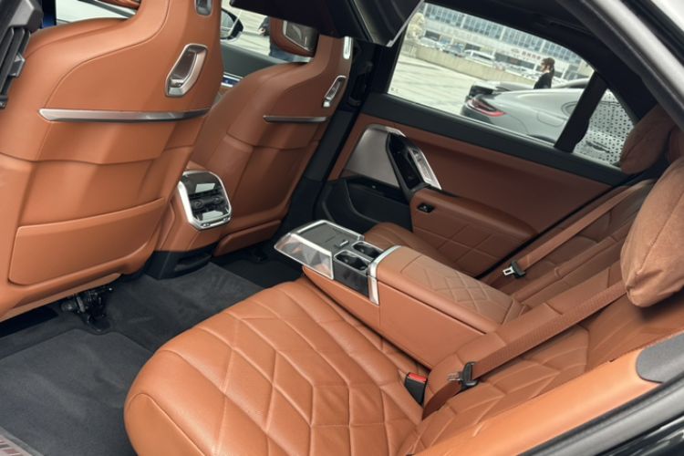 Used BMW 7 Series 2023 Restyled 740Li Luxury Edition M Sport Package Interior 11