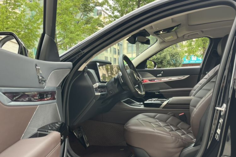Used BMW 7 Series 2023 735Li M Sport Package Interior 2