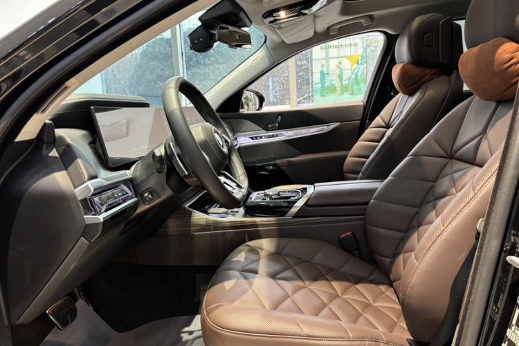 Used BMW 7 Series 2023 735Li M Sport Package Interior 2