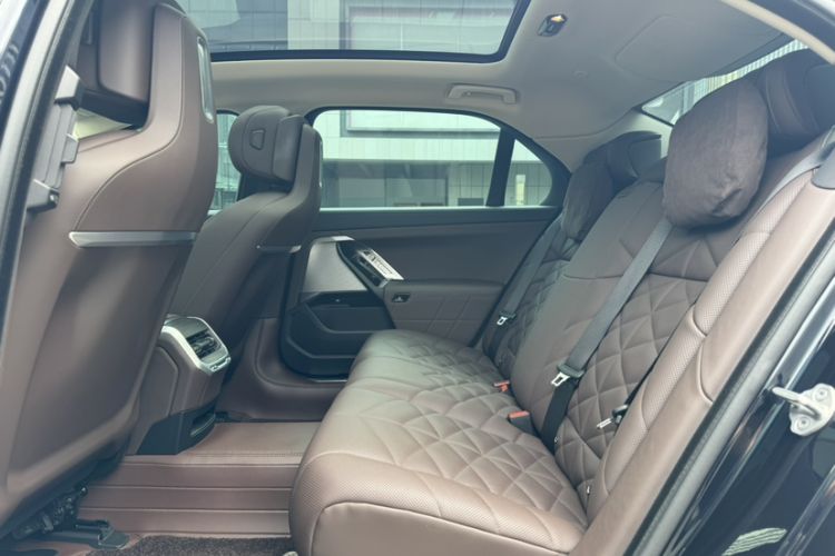 Used BMW 7 Series 2023 735Li M Sport Package Interior 2
