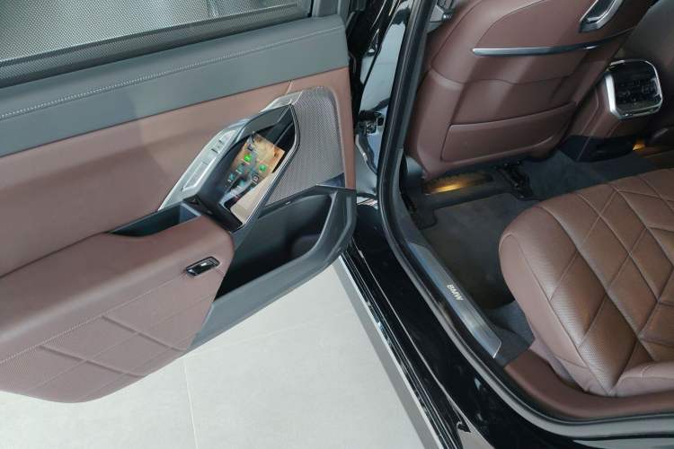 Used BMW 7 Series 2023 740Li Luxury Edition with Premium Package Interior 2
