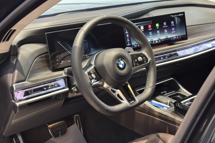 Used BMW 7 Series 2023 735Li M Sport Package Interior 2