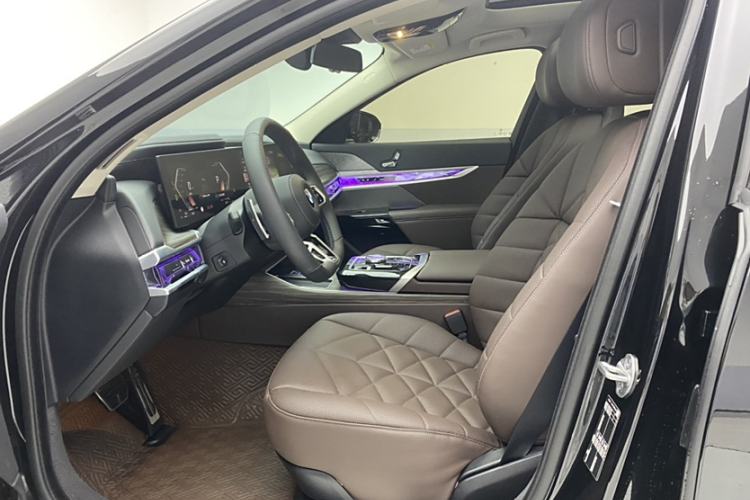 Used BMW 7 Series 2023 735Li M Sport Package Interior 2