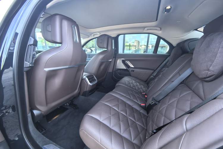 Used BMW 7 Series 2023 735Li M Sport Package Interior 3