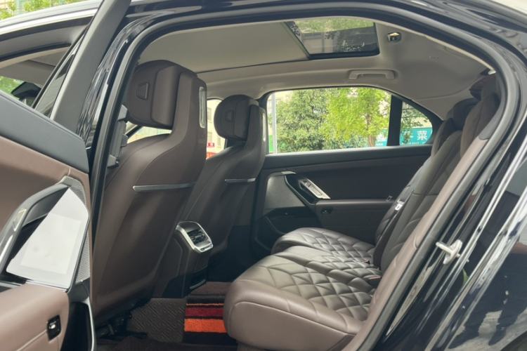Used BMW 7 Series 2023 735Li M Sport Package Interior 3