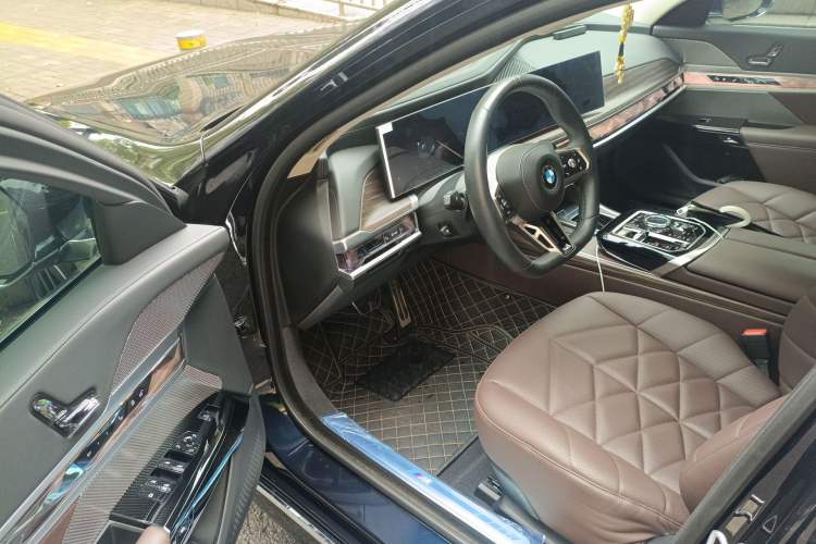 Used BMW 7 Series 2023 735Li M Sport Package Interior 3