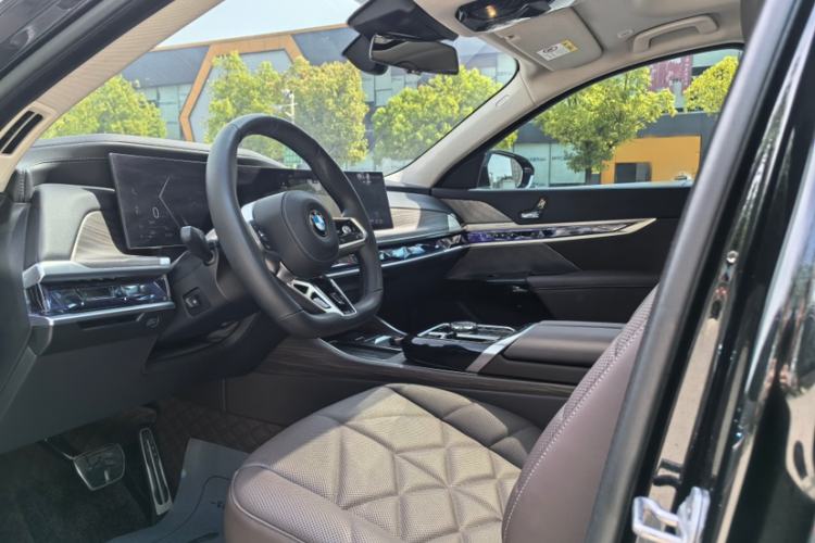 Used BMW 7 Series 2023 735Li M Sport Package Interior 3